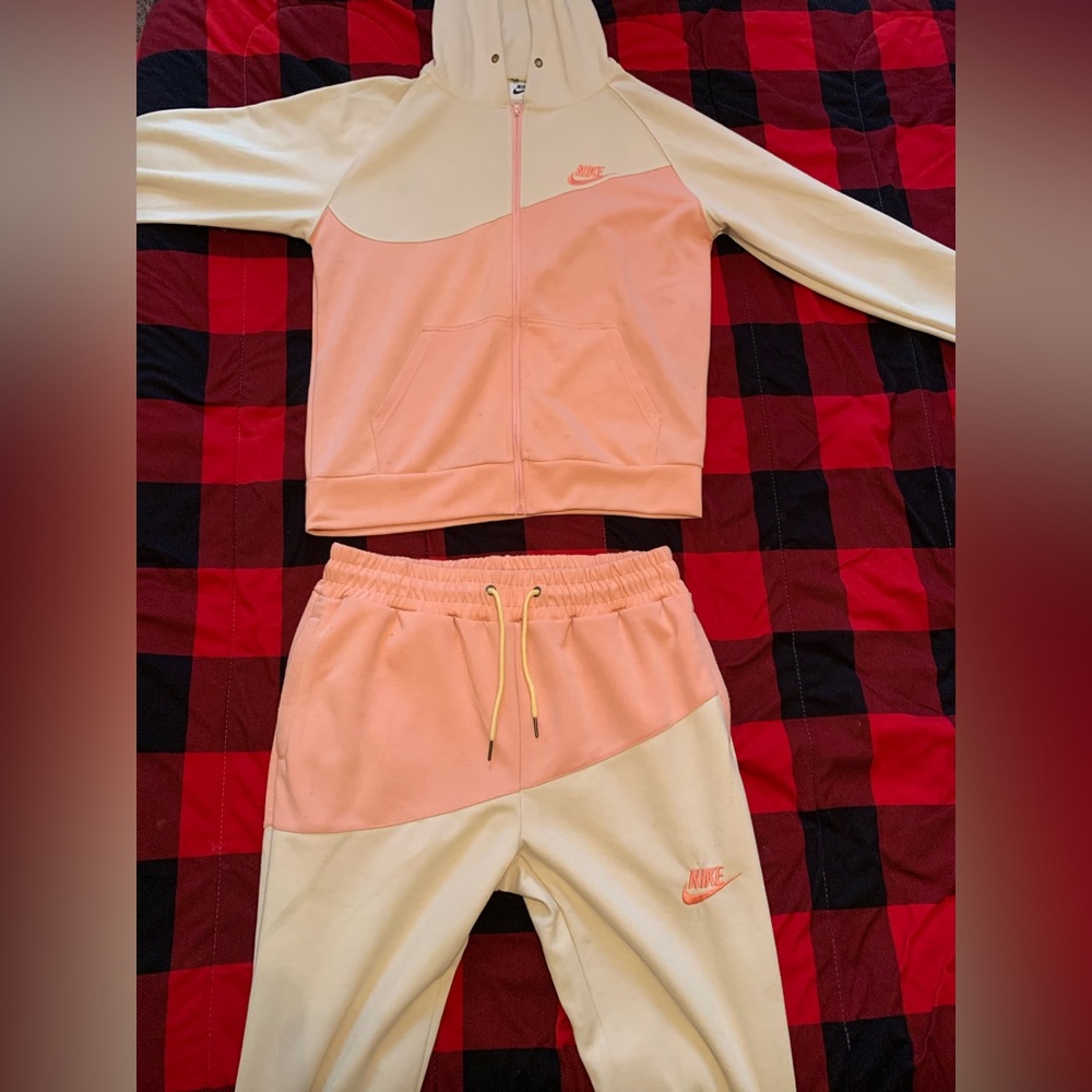 Nike Beige Sweatshirt